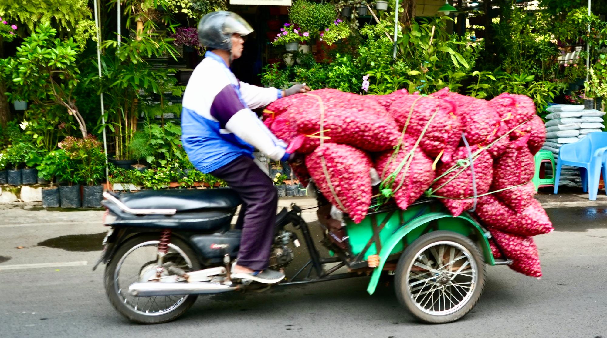 Onions to market in Surabaya