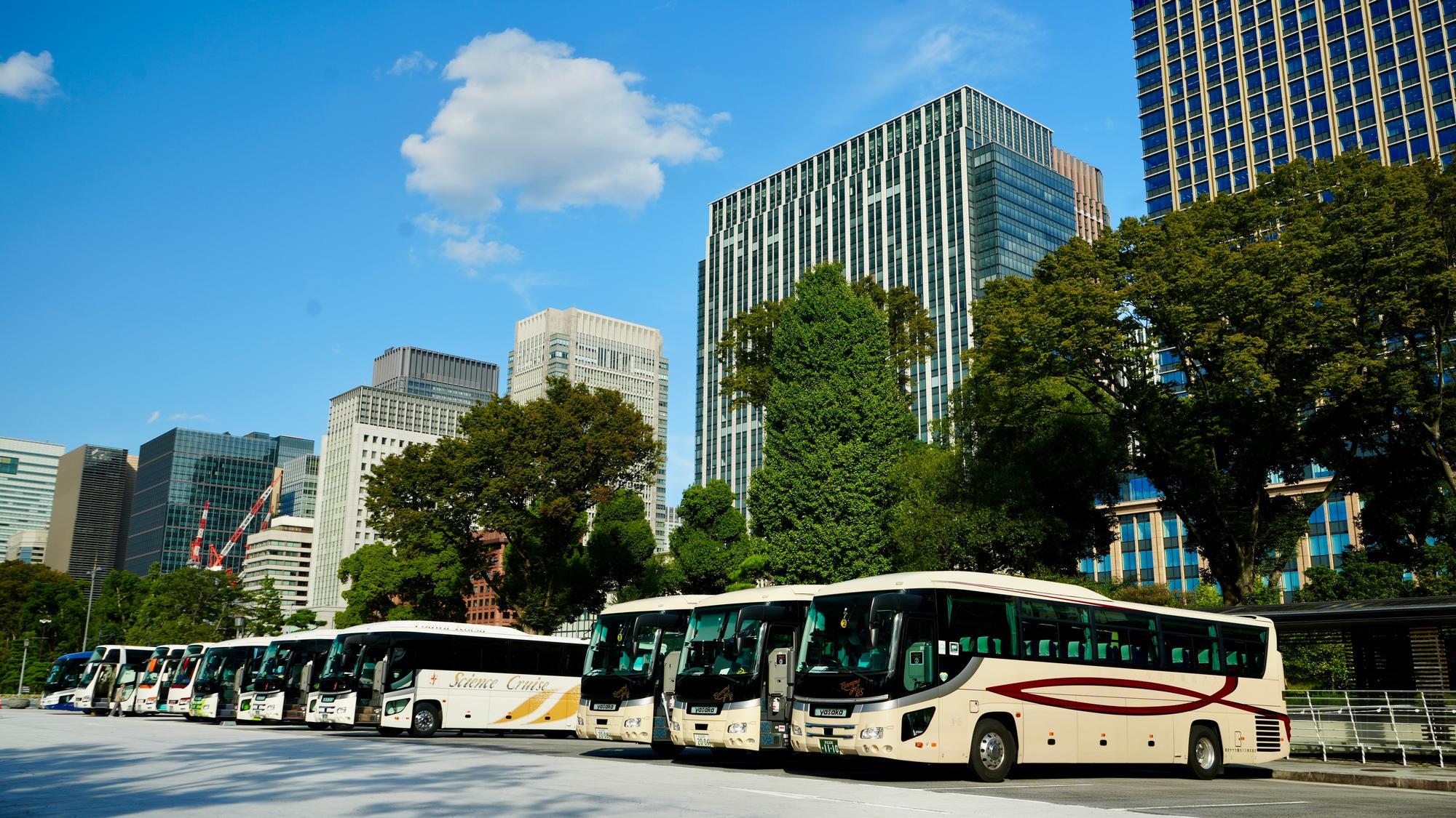 These buses were full of tourists visiting the Imperial Palace grounds
