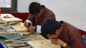 Student carvers at work.