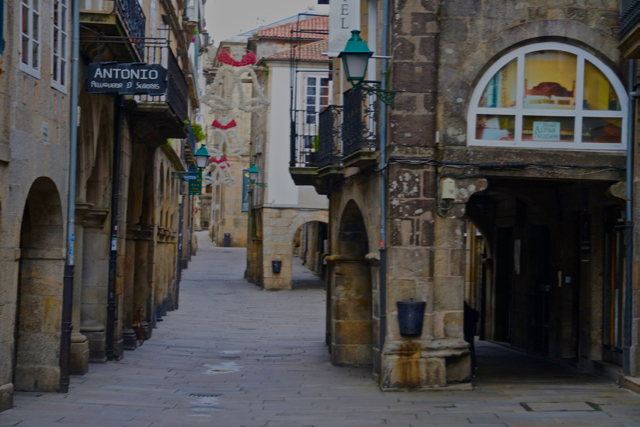 Santiago street around 3pm, siesta time…Bustling with people just a few hours earlier!