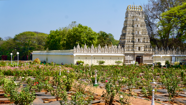 Hindu temple and rose garden adjacent to the palace