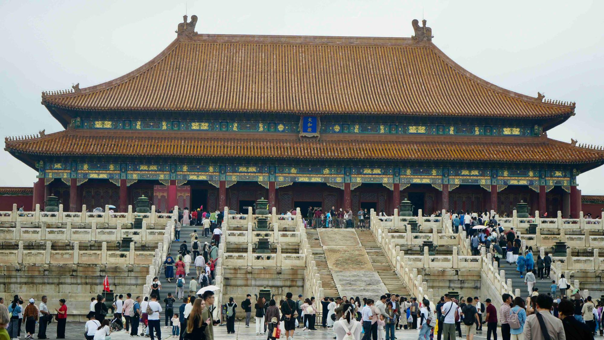 Forbidden City showing 200-ton marble sculpture