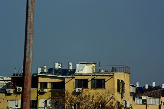 Solar powered water heaters, found throughout the Middle East, Why not in the US?